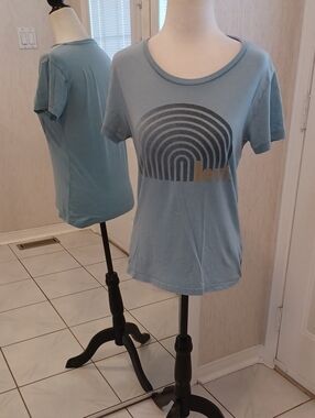 4/$40 Levi's Blue Short Sleeve Tee with Retro Arch Graphic - Size Small